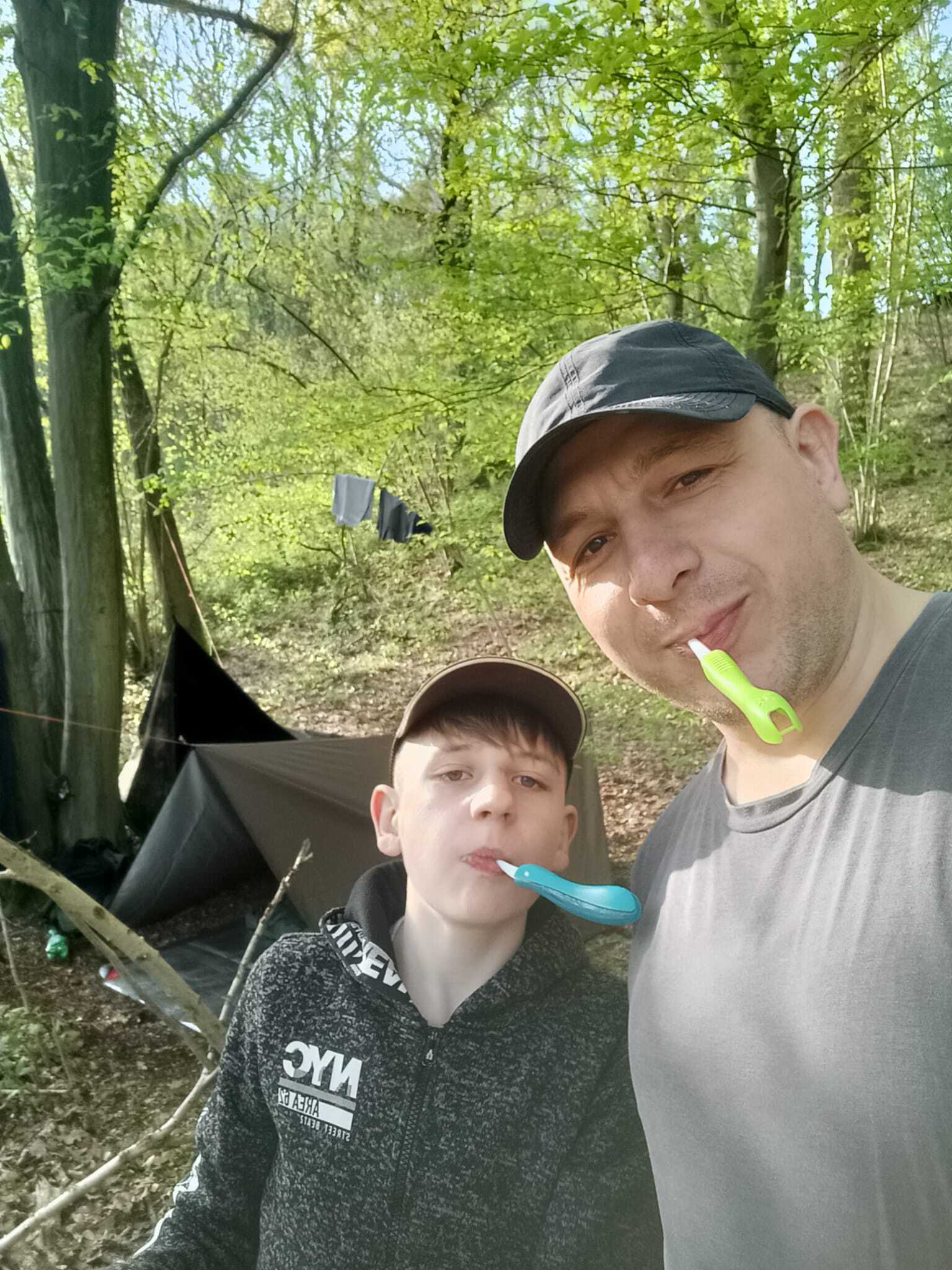 Vater & Sohn vor den Übungen